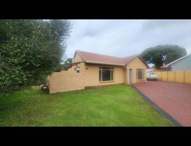 4 BEDROOM HOUSE FOR SALE IN HELIKONPARK